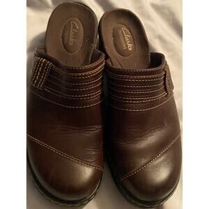 Clarks‎ clogs